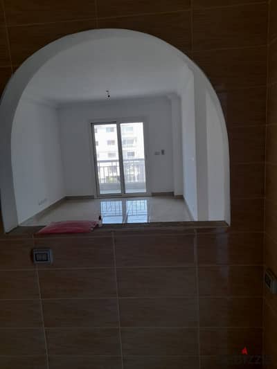 A special opportunity for sale in Madinaty, 78 square meters in B10, Talaat Moustafa contract, all installments, view park and street, close to servic