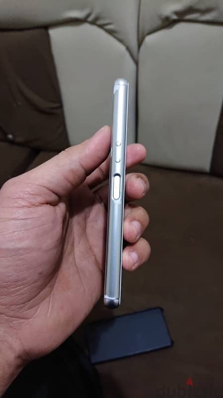 Sony Xperia xz4 compact 4