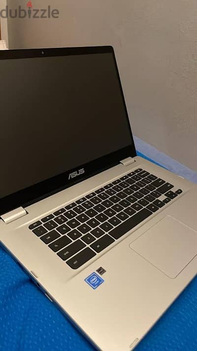 ASUS Chromebook C523 15.6' Touchscreen Laptop (Excellent condition)