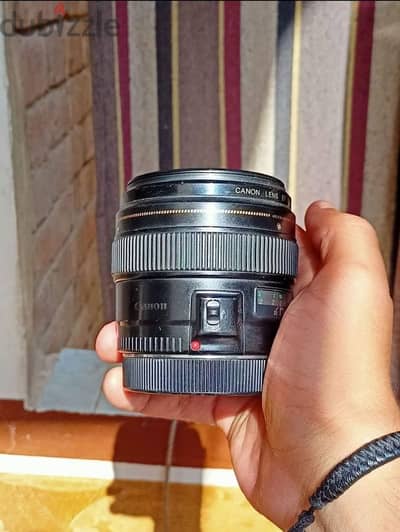 عدسة كانون 85 مللي F 1.8