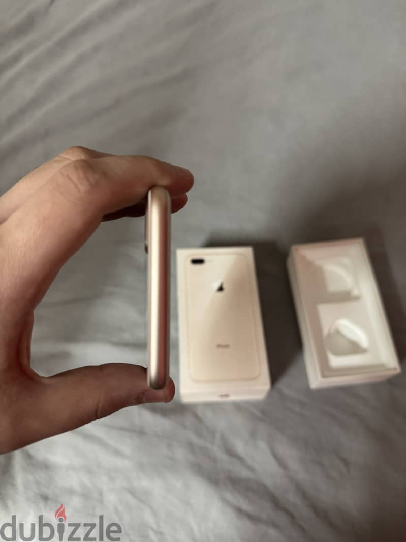 Apple iPhone 8 Plus 64GB Gold 4