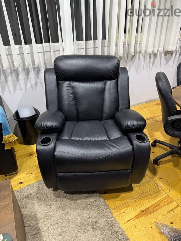 Recliner chair or Lazyboy 0