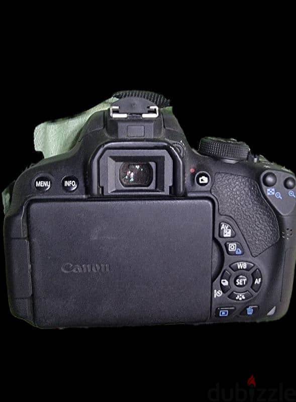 Canon D700 2