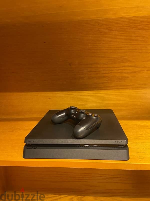 PlayStation 4 slim 2