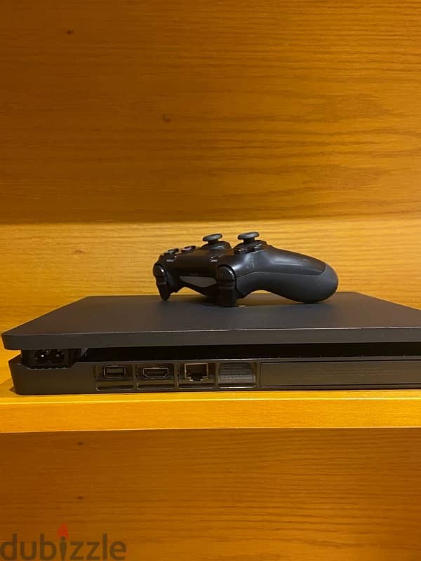 PlayStation 4 slim 3