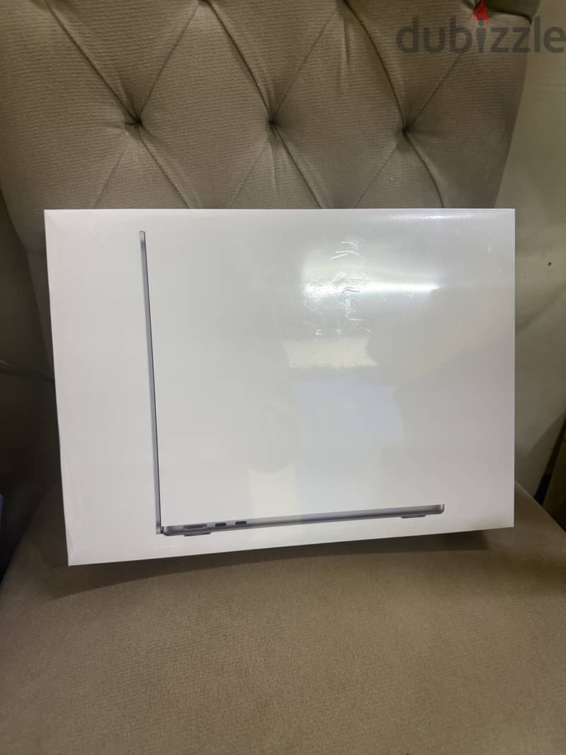 MacBook Air M2 Sealed - 8 g 256g  Arabic/English Keyboard 0