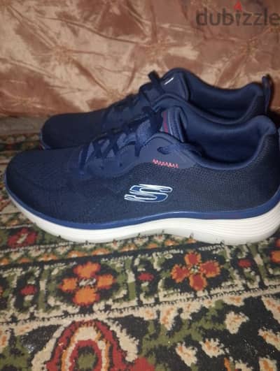 SKECHERS. MEMORY. FOAM. . Siz. . 45