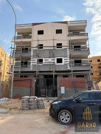 Apartment 240 m west of Sumed, overlooking a garden and a sea square, open view, 4 rooms, at an unrepeatable price, immediate delivery, next to Misr U