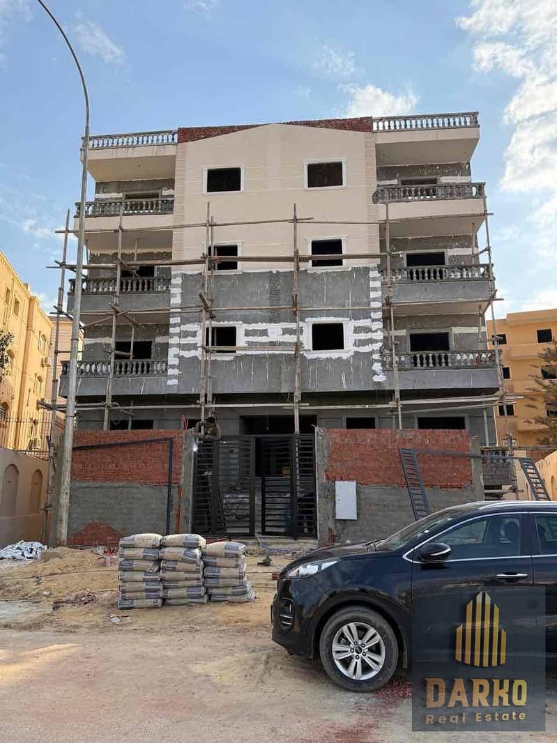 Apartment 240 m west of Sumed, overlooking a garden and a sea square, open view, 4 rooms, at an unrepeatable price, immediate delivery, next to Misr U 0