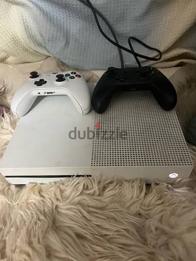 Xbox one s + two original controllers