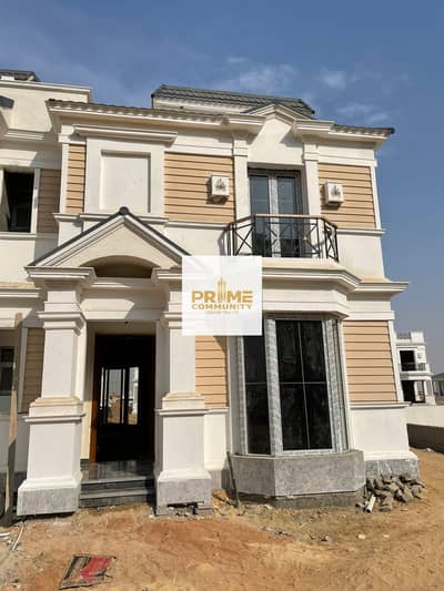 townhouse corner  deliverd  with remaning instalment for sale icity october