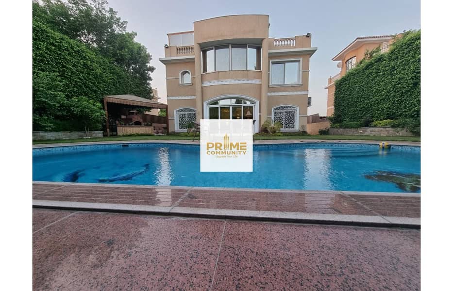 ستاندالون فيلا بتشطيب وفرش رائع وحمام سباحة خاص للبيع بأقل سعر وأجمل فرش وتشطيب Villa for sale in Mena garden city 0