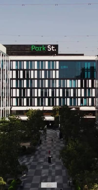 150m office for rent in Park Street, fully finished, with a view of the plaza