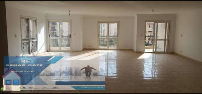 For those who love large spaces, a 250-square-meter apartment for sale in Rehab City, in a very special location, at an unrepeatable price