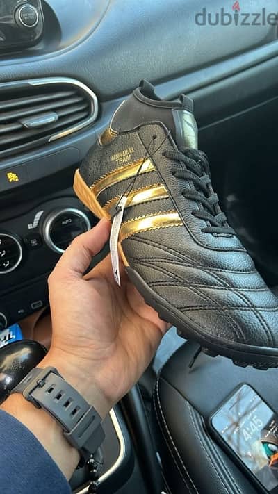 Adidas Boots 44-45 ترتان خامة ممتازة جديدة