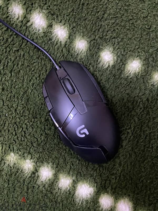 Logitech g402 ‏باستخدام ستة اشهر سبب البيع جبت mouse جديد 0