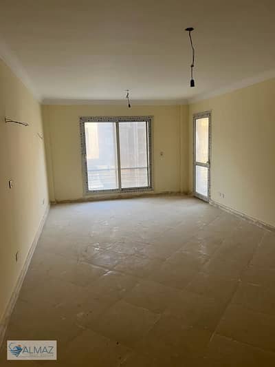 First-floor apartment for rent, new law, in Dar Misr Al-Qarnful in the First Settlement, opposite Gate 24 Al Rehab