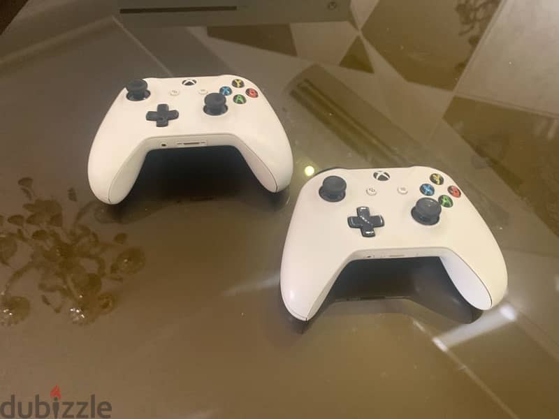 Xbox one s 1TB from KSA with two controllers 3