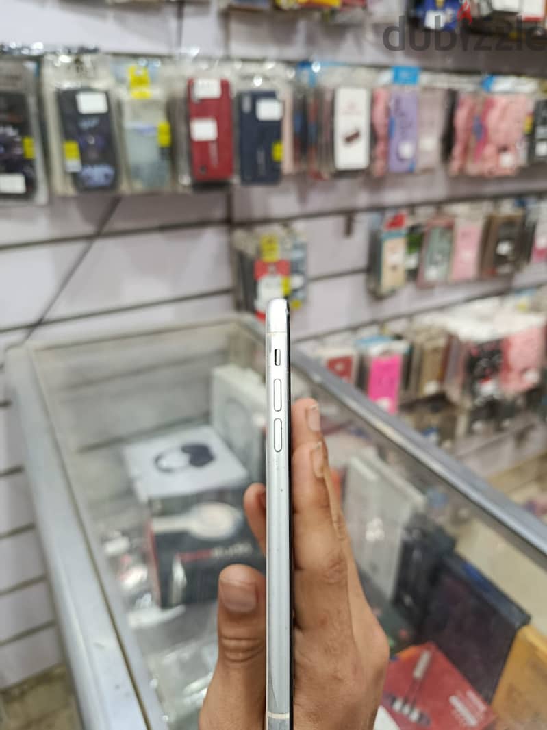 iPhone Xr 3