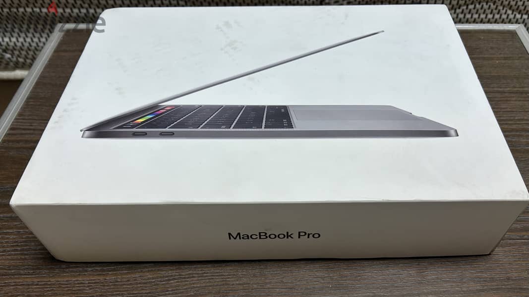 Apple Macbook Pro 13 inch 2019 with touch bar 4