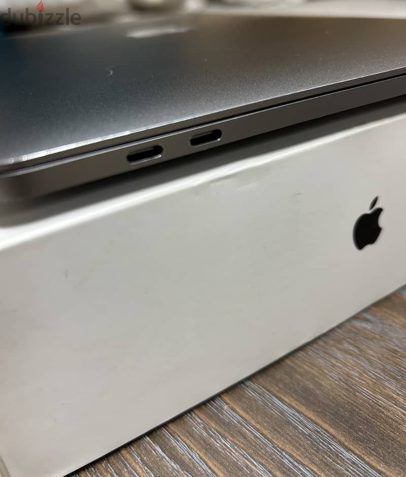 Apple Macbook Pro 13 inch 2019 with touch bar 9