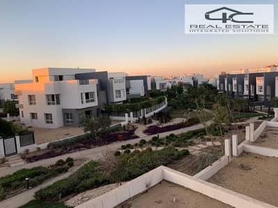 villa Twin house 310m for sale, ready to move , with the largest area and lowest price, overlooking a landscaped garden