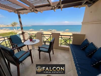 Penthouse with roof for ready to move, first row on the sea in Blue Blue Village, Ain Sokhna. Fully finished, with payment plans up to 6 years.