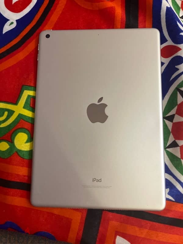 Apple ipad 5th generation(silver) 2