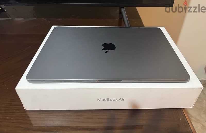 MacBook m2 air - 15 inch - like new 1