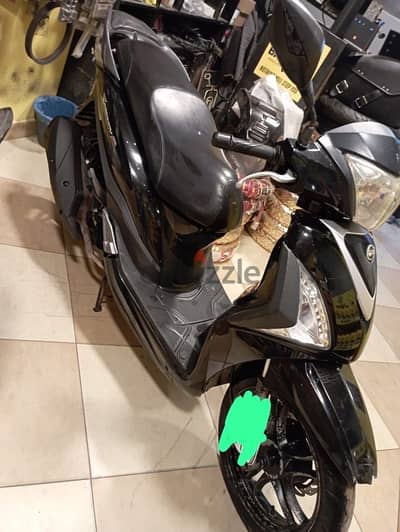 سكوتر sym st للبيع 200 cc