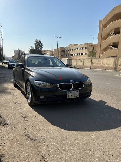 BMW 318 2017حاله نادره  فابريكه كلها عداد ٦٩ الف كيلو