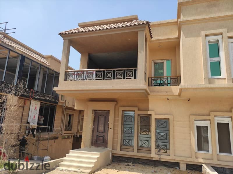 Commercial villa for rent in Sheraton at the best price on a main street, 450 meters 0