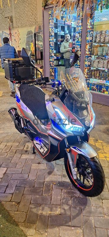 سكوتر ADV 200 موديل 2025 و 200cc