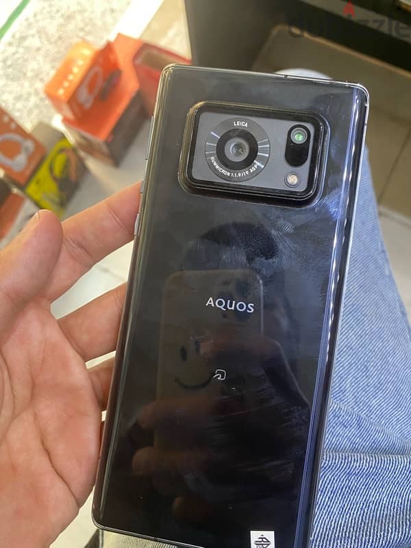 Sharp Aquos R6 0