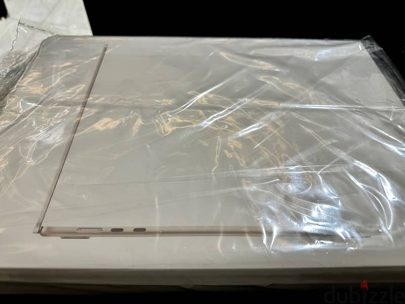 New MacBook Air 15 inches (Sealed) 1