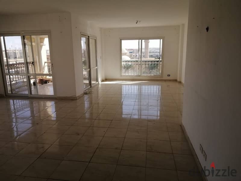 Apartment for rent in the best phases of Madinaty, Phase 3, B3 Buildings, third floor, 211 square meters, in front of the mosque and services, facing 0