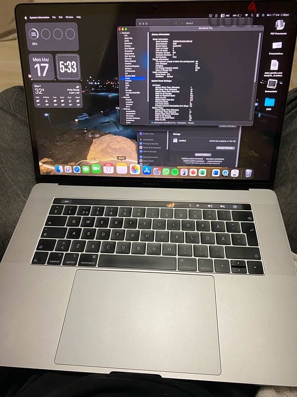 Macbook Pro 2018 15-inch space gray 3