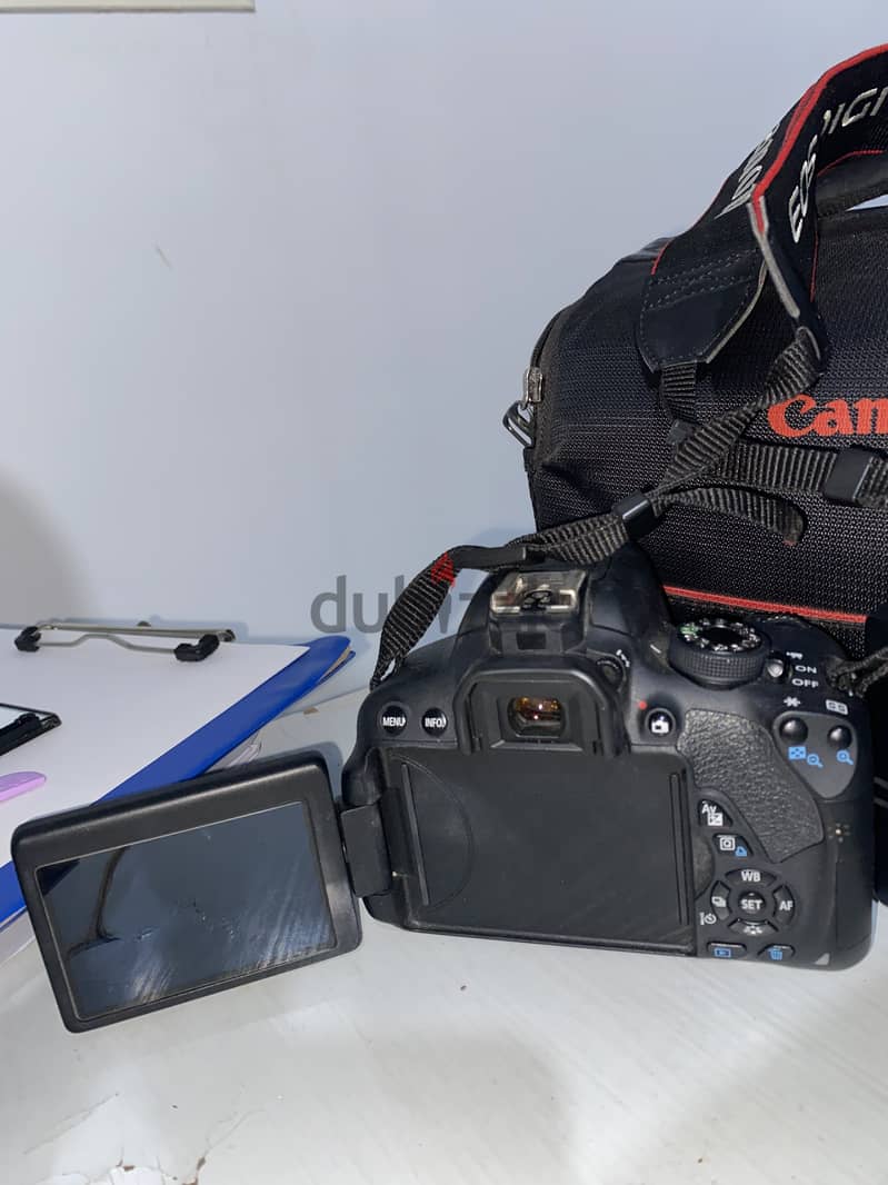 Canon 700D camera with an 18-135mm lens + battery + bag. 1