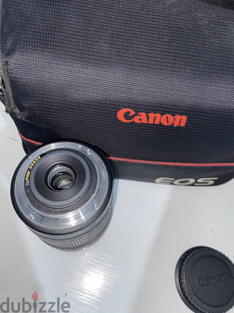 Canon 700D camera with an 18-135mm lens + battery + bag. 5