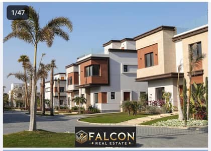 Duplex villa for sale at the price of a duplex + a bargain next to the American University directly on the Suez Road in New Cairo