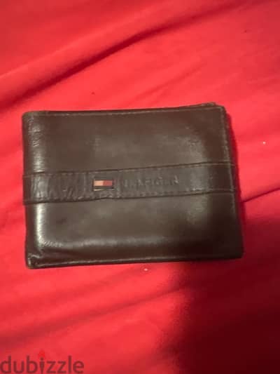 Tommy Hilfiger Leather Wallet – Stylish & Affordable!