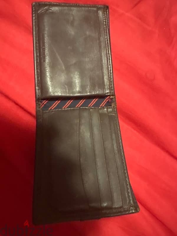 Tommy Hilfiger Leather Wallet – Stylish & Affordable! 1