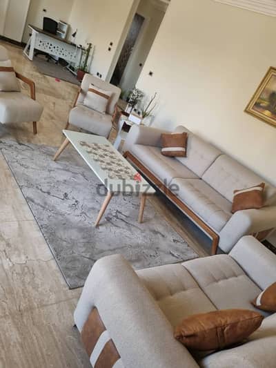 Elegant Living Room Set for Sale – Excellent Condition!