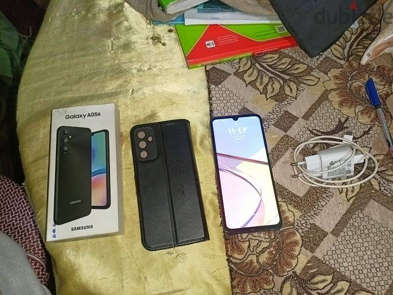 سامسونج كسر زيرو جميل جدا استعمال شهر مع شاحن و جراب ومعالج snapdragon 1