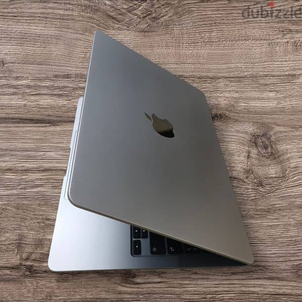 Macbook air m2 13.6 inch Ram 16gb storage 1TB 4