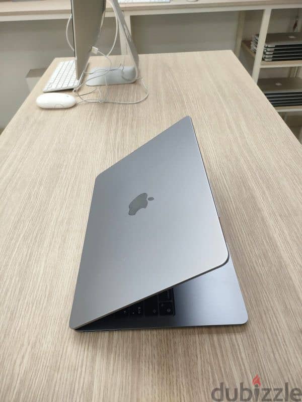 Macbook air m2 13.6 inch Ram 16gb storage 1TB 5