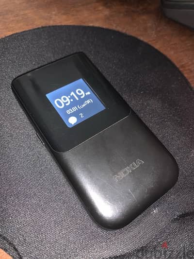 Nokia 2720 flip