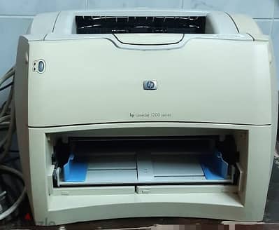 طابعة Hp 1200 laser ورزمة ورق