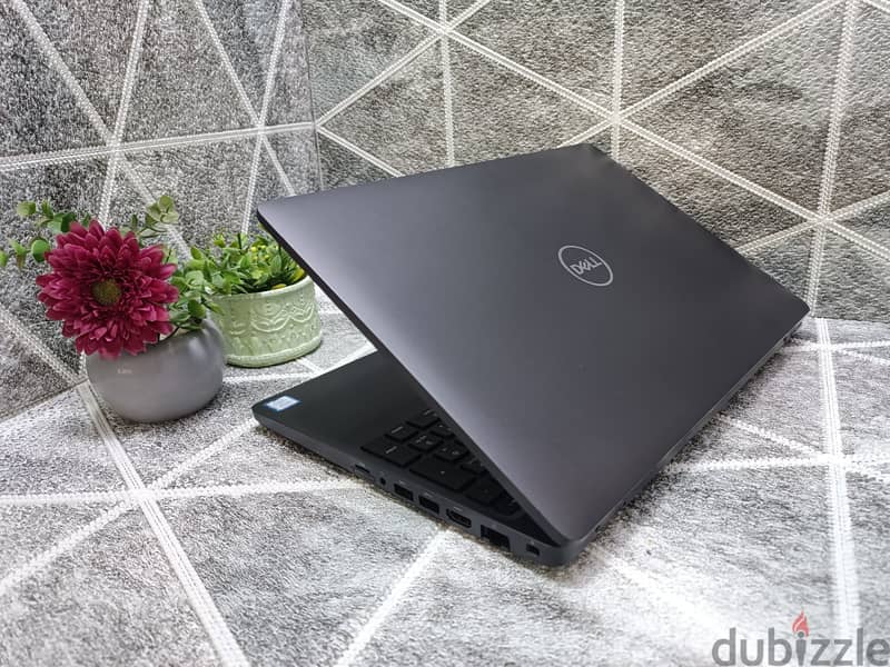 Laptop Dell Precision 3541 4