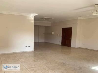 Administrative office apartment with kitchen for rent in the 5th neighborhood in the First Settlement High ground floor